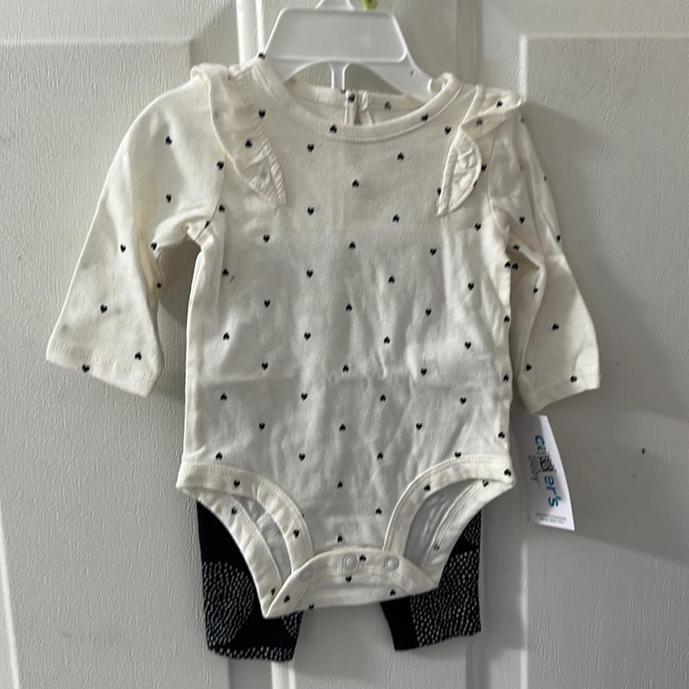 CARTER’S TWO PIECE OUTFIT: ONESIE/LEGGINGS: WHITE/BLACK: NWT: SIZE 3 MTH